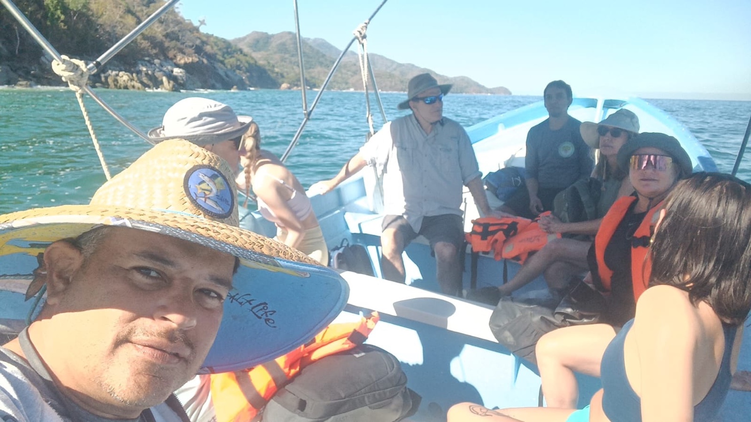 Lancha frente al mar